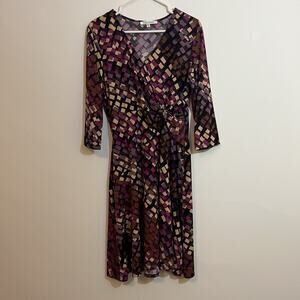 Travelsmith Dress M Petite Stretch V Neck Abstract Pattern Comfy Dark Print Midi